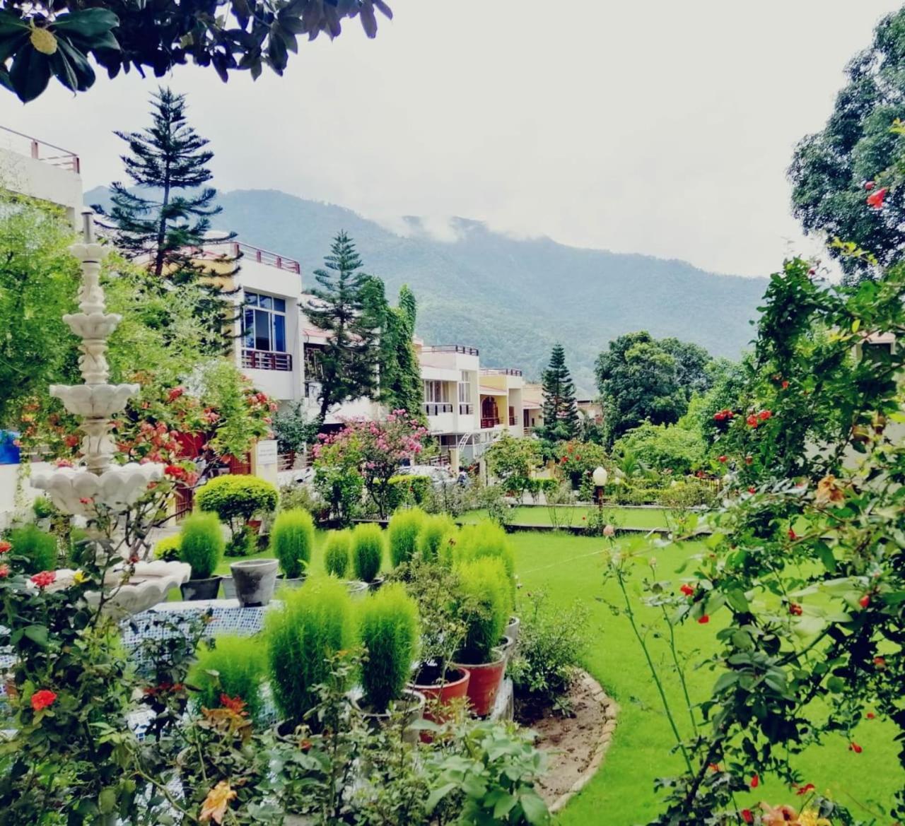 Ganga Vatika Boutique Hotel, Rishikesh Exterior photo